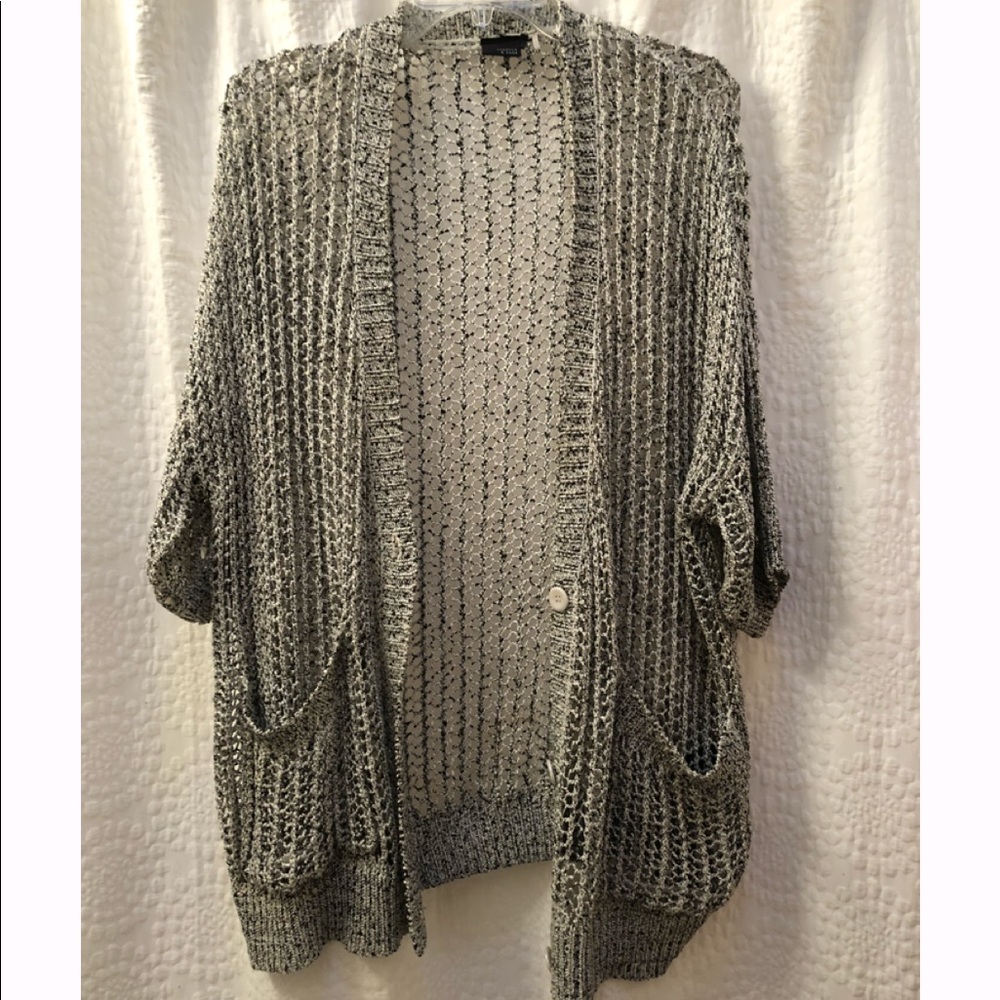 Loose knitted grey short sleeve cardigan